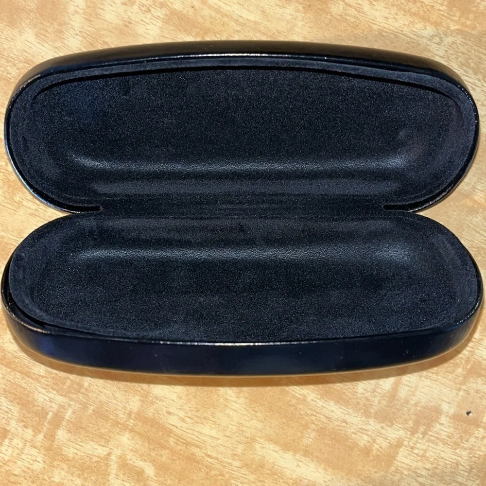 Hot 💋 Kiss eye wear case